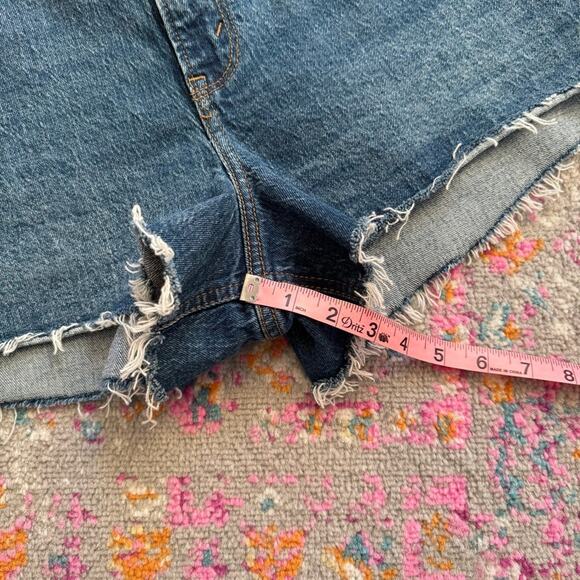 Abercrombie & Fitch High Rise Mom 2.5” Blue Raw Hem Shorts Women’s Size 34/ 18 - Picture 4 of 10